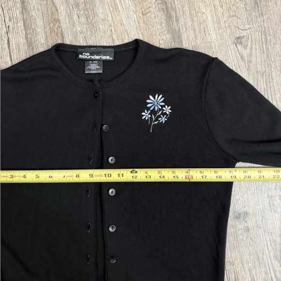 VTG Y2K No Boundaries • Floral Embroidered Cardigan - Picture 7 of 9